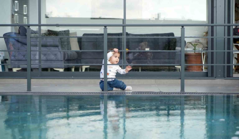 10 aylık bebek 11 dakika suda nefessiz kaldı, 3 kez kalbi durdu