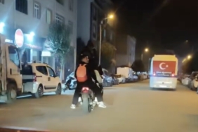 Çanakkale’de motosiklete binen 5 genç adeta ölümle dans etti