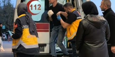 Eli traktörün hidrolik sistemine sıkışan çiftçi yaralandı