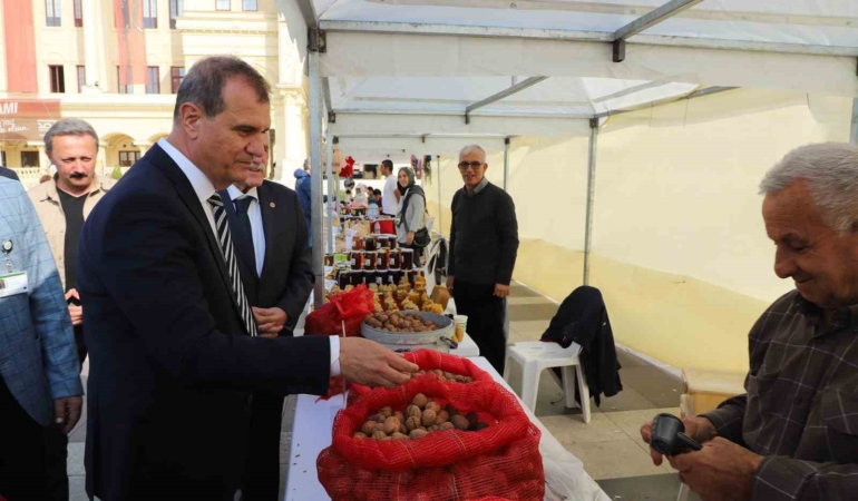 Büyükçekmece’de "Üreticiden Tüketiciye Kışa Merhaba Pazarı" açıldı