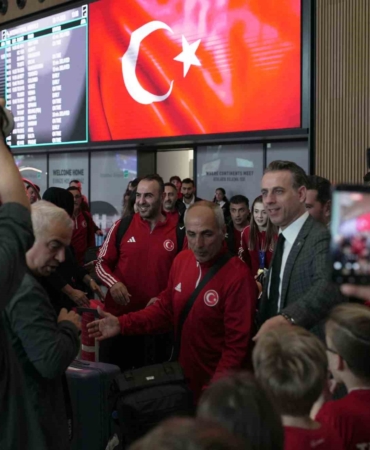 Dünya şampiyonu Taekwondo Milli Takımı, Türkiye’ye döndü