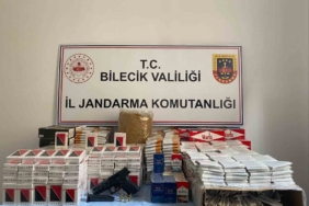 Jandarmanın baskın yaptığı evde kaçak tütün ve ruhsatsız silah ele geçirildi