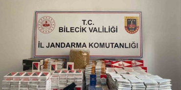 Jandarmanın baskın yaptığı evde kaçak tütün ve ruhsatsız silah ele geçirildi