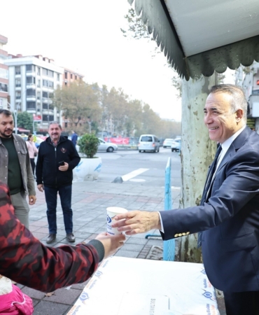 Sultangazi Belediyesi’nden vatandaşlara çorba ikramı