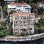 İstanbul Boğazı’nın en ihtişamlı binalarından Zeki Paşa Yalısı yeni sahibini bekliyor