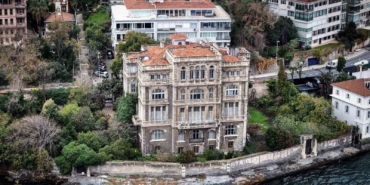 İstanbul Boğazı’nın en ihtişamlı binalarından Zeki Paşa Yalısı yeni sahibini bekliyor