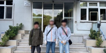 Çanakkale’de jandarmadan göçmen kaçakçılığı operasyonu: 3 organizatör ile 27 kaçak göçmen yakalandı