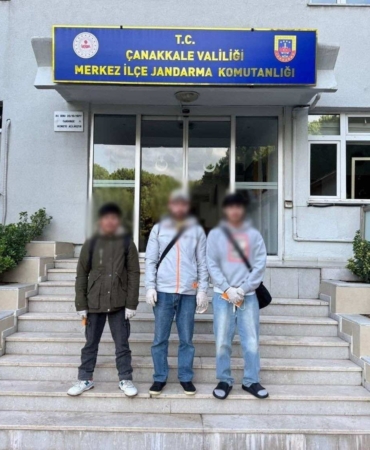 Çanakkale’de jandarmadan göçmen kaçakçılığı operasyonu: 3 organizatör ile 27 kaçak göçmen yakalandı