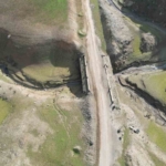 Su seviyesi düşen Gökçe Barajı’nda tarihi yolun kalıntıları gün yüzüne çıktı