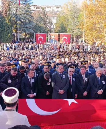 Bilecik şehidini 15 bin kişi ile uğurladı