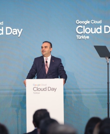 Bakan Kacır: ’’2030’a dek 10 milyar dolarlık veri merkezi ve yapay zeka yatırımını harekete geçireceğiz’’