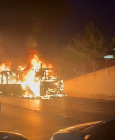 Eyüpsultan Kemerburgaz yolunda İETT otobüsünde yangın çıktı. Olay yerine itfaiye ekipleri sevk edildi. Yangın sırasında otobüsün boş olduğu öğrenildi.
