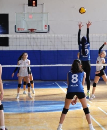 Bilecik’te öğrenciler hem sporda hem okulda başarı için mücadele ediyor