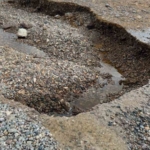 Çanakkale’de yaşanan sağanak yağış nedeniyle Kadırga Koyu sahil yolu kapandı