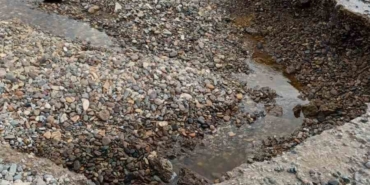 Çanakkale’de yaşanan sağanak yağış nedeniyle Kadırga Koyu sahil yolu kapandı
