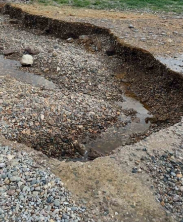 Çanakkale’de yaşanan sağanak yağış nedeniyle Kadırga Koyu sahil yolu kapandı