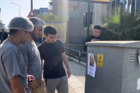 Fotoğrafı gören uzun uzun baktı: "Kızlarınızı bu adamdan uzak tutun" yazılı afişler ortalığı karıştırdı