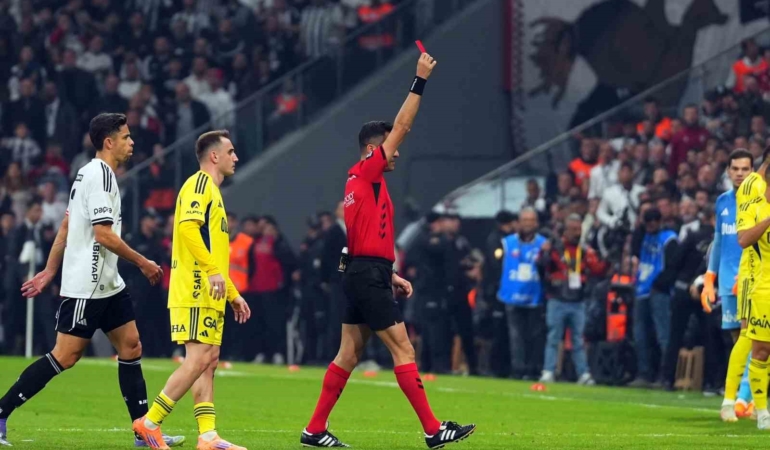 Beşiktaş’ın kaptanı Orkun Kökçü, Fenerbahçe derbisinde kırmızı kart gördü!