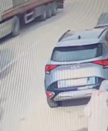 Pendik’te şoförünün direksiyon başında uyuduğu iddia edilen tır 5 araca birden çarptı