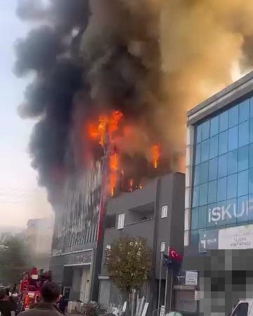 Kocaeli’de iş yerinde yangın, çok sayıda ekip sevk edildi