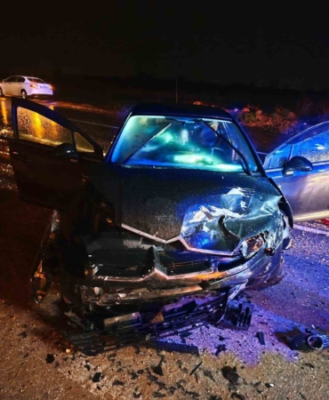 Kırklareli’nde yağışlı yolda zincirleme kaza: 3 araç birbirine girdi, 4 yaralı