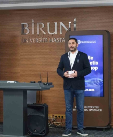 Ürolojide güncel cerrahi teknikler canlı uygulamayla aktarıldı