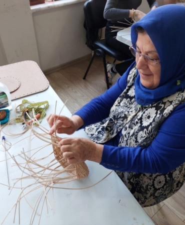 KAR-MEK’te üretken eller iş başında