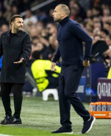 Ajax, John Heitinga’nın görevine son verdi