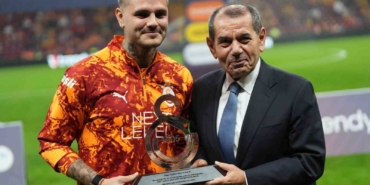 Galatasaray’da 100. maçına çıkan Mauro Icardi’ye plaket verildi