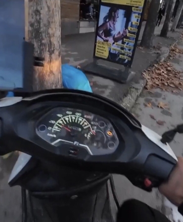 Motosiklet kaydı, duba şaşırttı: Sinirle çıktı, mizahla bitti