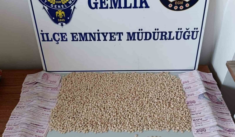 Bursa’da polisin şüphe üzerine durduğu araçtan uyuşturucu çıktı