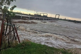 Ayvacık’ta aşırı yağış nedeniyle Tuzla Çayı taştı, tarım arazileri sular altında kaldı