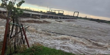 Ayvacık’ta aşırı yağış nedeniyle Tuzla Çayı taştı, tarım arazileri sular altında kaldı