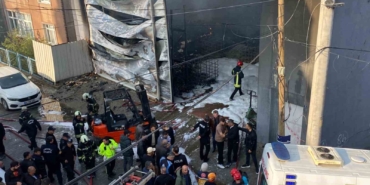 Parfüm dolum tesisinde çıkan yangıda 6 işçinin içeride olduğu iddia edildi