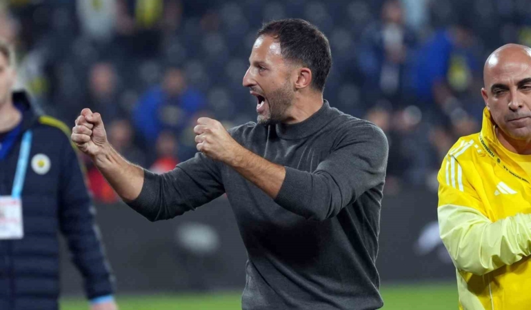 Tedesco, galibiyet sonrası tribünleri turladı