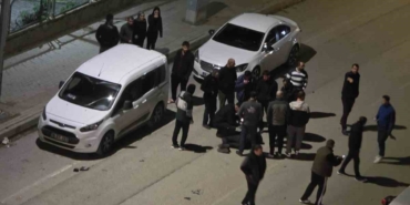 Bursa’da motosiklet sürücüsü 3 araca çarpıp yaralandı