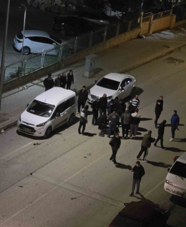 Bursa’da motosiklet sürücüsü 3 araca çarpıp yaralandı