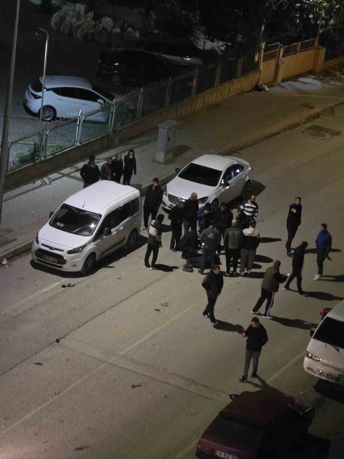 Bursa’da motosiklet sürücüsü 3 araca çarpıp yaralandı