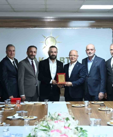 Bursa’da 800 yeni üye AK Parti’ye katıldı