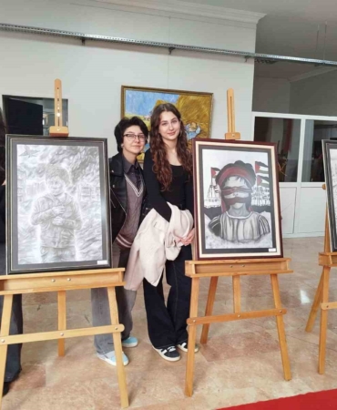 Genç ressamlar Gazzeli çocukların acısını resmetti