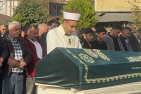 Döner yedikten sonra evinde ölü bulunan 13 yaşındaki Eren Yılgın son yolculuğuna uğurlandı