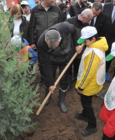 Keşan’da yangından zarar gören ormanlık alana 2 bin çam fidanı dikildi