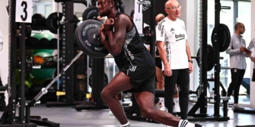 Beşiktaş günün ilk çalışmasını salonda yaptı