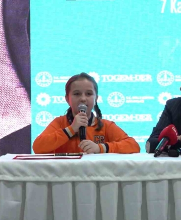 Bakan ile minik öğrencinin gülümseten anları