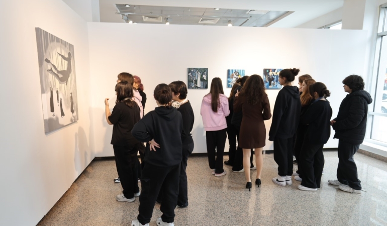 "Varlığın Arayüzü" sergisi Sefaköy Galeri Küp’te