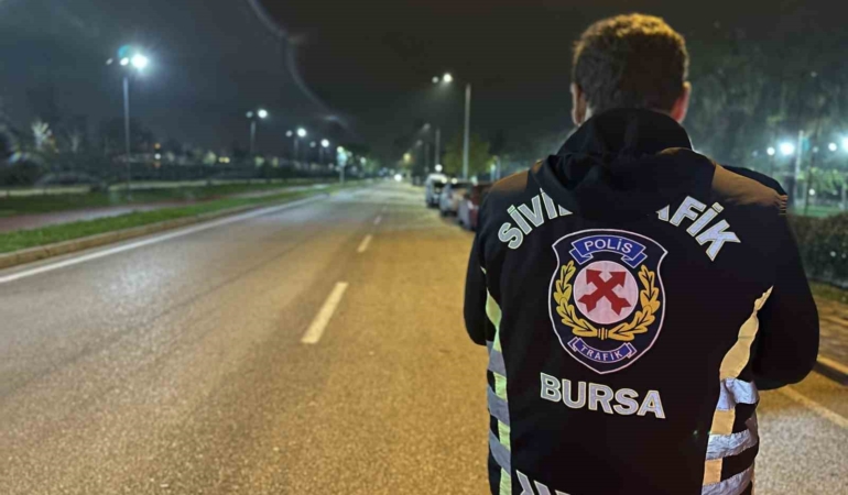 Bursa’da sivil trafik ekiplerinden gece denetimi
