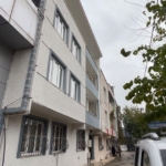 Dengesini kaybedip camdan düşen şahıs ağır yaralandı