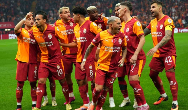 Trendyol Süper Lig: Galatasaray: 0 - Trabzonspor: 0 (İlk yarı)