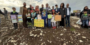 4 bin 500 fidan yanan ormanlık alanda toprakla buluştu