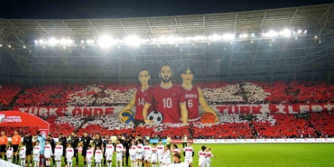 Kocaelispor taraftarına ’milli maç’ ödülü